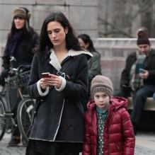 Jennifer Connelly et la jeune Ripley Sobo sur le tournage du film <em>Winter's Tale</em> à New York, le 14 janvier 2013.