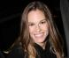 Hilary Swank : Remise de son agression, elle illumine Paris et la Fashion Week