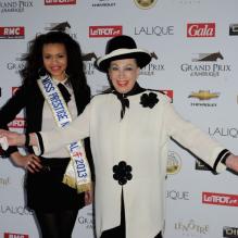 Miss Prestige National 2013 et Geneviève de Fontenay lors du 92e Grand Prix d'Amérique à l'hippodrome de Vincennes à Paris le 27 Janvier 2013.