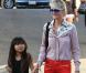 Johnny et Laeticia Hallyday font du shopping avec leurs filles Jade et Joy à Pacific Palisades le 27 septembre 2012.