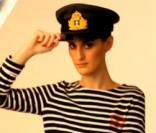 Yelle entre dans la Marine pour les 120 ans de Petit Bateau