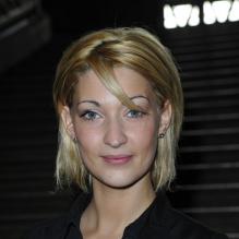 Sheryfa Luna a répondu à l'invitation de la fondation K d'urgences qui réunissait de nombreux artistes et personnalités politiques afin de faire 10 propositions au gouvernement pour aider les familles monoparentales. La réunion a eu lieu au Conseil Économique Social et environnemental à Paris le 18 février 2013.