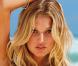 Toni Garrn : Topless sur la plage, l'Allemande est déjà en été