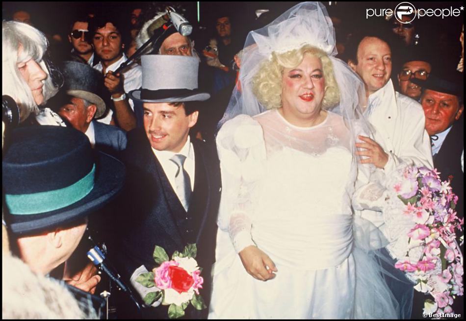 http://static1.purepeople.com/articles/9/11/66/29/@/1068648-archives-mariage-coluche-avec-thierry-950x0-1.jpg