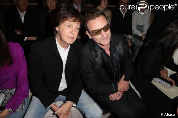 Sir Paul McCartney et Bono assistent au défilé automne-hiver 2013 de Stella McCartney à l'Opéra Garnier. Paris, le 4 mars 2013.