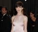Oscars 2013, Anne Hathaway et sa robe : Amanda Seyfried vole à son secours