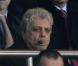 Enrico Macias lors du match de Ligue des champions entre le PSG et Valence (1-1) au Parc des Princes à Paris le 6 mars 2013