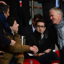 Richard Anconina et Didier Deschamps lors du match de Ligue des champions entre le PSG et Valence (1-1) au Parc des Princes à Paris le 6 mars 2013
