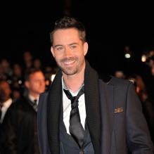 Emmanuel Moire sur le tapis rouge de la 14e édition des NRJ Music Awards au Palais des Festivals à Cannes, le 26 janvier 2013.