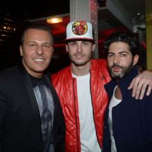 Baptiste Giabiconi, Jean-Roch et John Mamann ont écouté Far East Movement au Vip Room Theater à Paris, le 9 mars 2013.