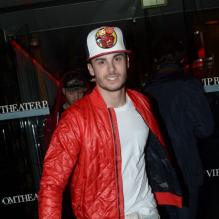 Baptiste Giabiconi est venu écouter Far East Movement au Vip Room Theater à Paris, le 9 mars 2013.