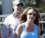 Britney Spears : Sereine en débardeur et minishort face au scandale des hackers