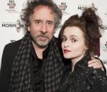 Tim Burton et Helena Bonham Carter assistent à la représentation de la comédie musicale The Book of Mormon au profit du Red Nose Day au Prince of Wales Theatre. Londres, le 13 mars 2013.