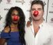 La chanteuse Sinitta et Simon Cowell assistent à la représentation de la comédie musicale The Book of Mormon au profit du Red Nose Day au Prince of Wales Theatre. Londres, le 13 mars 2013.