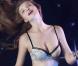 Dominika Szijartoova, sexy en petite tenue pour Gisela.
