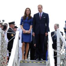 <p>Kate Middleton et le prince William à bord du HMCS Montréal au Québec le 2 juillet 2011.</p>