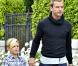 Gavin Rossdale emmène ses fils Zuma et Kingston à la fête d'anniversaire de Skyler, le fils de la styliste Rachel Zoe, à Los Angeles, le 14 avril 2013.
