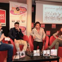 Les chanteurs Baptiste Giabiconi, Ivyrise et Leslie lors d'une séance de dédicaces au Furet du Nord à Lille, le lundi 15 avril 2013.