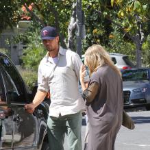 Fergie, enceinte, et Josh Duhamel dans les rues de West Hollywood, le 16 avril 2013.