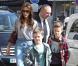Victoria Beckham : Shopping et musée à Paris avec ses enfants et ses parents