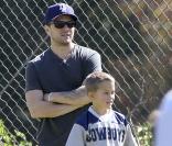 Le sexy Ryan Phillippe emmène son fils Deacon à un match de football à Brentwood, le 20 avril 2013.