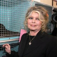 Brigitte Bardot dans un centre de la SPA à Levallois-Perret, le 18 décembre 2004.