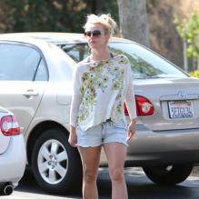 Britney Spears et son petit copain David Lucado prennent leur petit déjeuner à Westlake le 9 mai 2013.