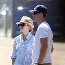 Reese Witherspoon et son mari Jim Toth heureux à Los Angeles, le 11 mai 2013.