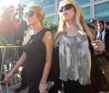 Lindsay Lohan à la sortie du tribunal de Los Angeles, le 30 janvier 2013, en compagnie de sa mère Dina Lohan.
