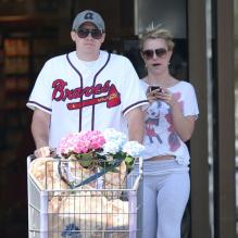 Britney Spears et son petit ami David Lucado au supermarché à Westlake, le 9 mai 2013.