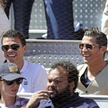 Cristiano Ronaldo et Pepe assistent à la finale du tournoi de Madrid entre Rafael Nadal et Stanislas Wawrinka le 12 mai 2013 à Madrid