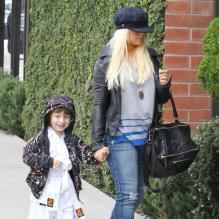 Christina Aguilera, son compagnon Matthew Rutler et son fils Max Bratman sont allés dejeuner au restaurant Houston à Santa Monica. Le 8 décembre 2012.