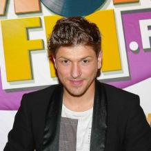 <p>Quentin Mosimann lors d'un concert gratuit organisé par le radio Mona FM pour la fête des Nieulles à Armentieres, le 8 septembre 2012.</p>
<p></p>