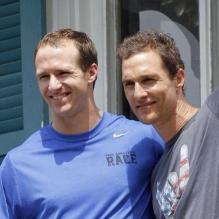 Exclusif - L'acteur Matthew McConaughey et le footballeur américain Drew Brees lors d'un événement caritatif pour l'association de l'acteur, Just Keep Livin', à la Nouvelle-Orleans, le 17 mai 2013.
