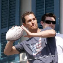 Exclusif - Matthew McConaughey et le footballeur américain Drew Brees lors d'un événement caritatif pour l'association de l'acteur à la Nouvelle-Orleans, le 17 mai 2013.