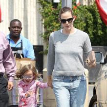 Jennifer Garner et Seraphina dans les rues de Los Angeles. Le 1er juin 2013.