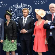 Bertrand Belingue et sa femme, Simon Baker et Walter Von Karel au Prix de Diane Longines à l'hippodrome de Chantilly, le 16 juin 2013.