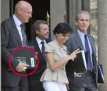 Bernard Laporte repart avec son Cd offert par le président...