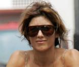 Jennifer Esposito, fière sur son vélo