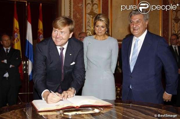 LA FAMILIA REAL RECIBE A LOS REYES DE HOLANDA - Página 4 1242398--le-roi-willem-alexander-et-la-reine-620x0-1