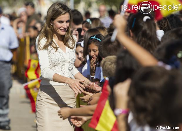 AGENDA PERSONAL DE LA PRINCESA LETIZIA - Página 22 1272682-la-princesse-letizia-d-espagne-assiste-620x0-2