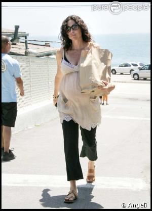 Minnie Driver prépare l'arrivée de bébé en gâtant... son chien !