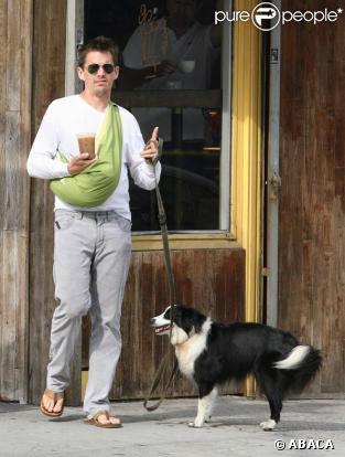 Ethan Hawke proméne sa fille et son chien