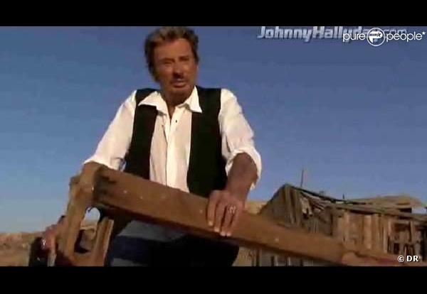 Johnny Hallyday se confie... au milieu du désert