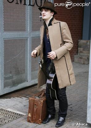 Pete Doherty sort de chez Amy Winehouse au petit matin...