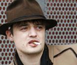 Pete Doherty sort de chez Amy Winehouse au petit matin...