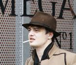 Pete Doherty sort de chez Amy Winehouse au petit matin...