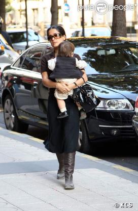 Salma Hayek et sa fille Valentina Paloma à Paris