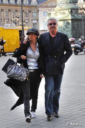 Flavio Briatore et sa femme  Elisabetta Gregoraci traversant la place Vendôme (Paris)