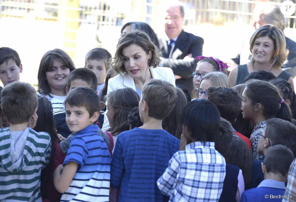 AGENDA PERSONAL DE LA REINA LETIZIA   - Página 81 1941189-la-reine-letizia-d-espagne-inaugurait-950x0-2